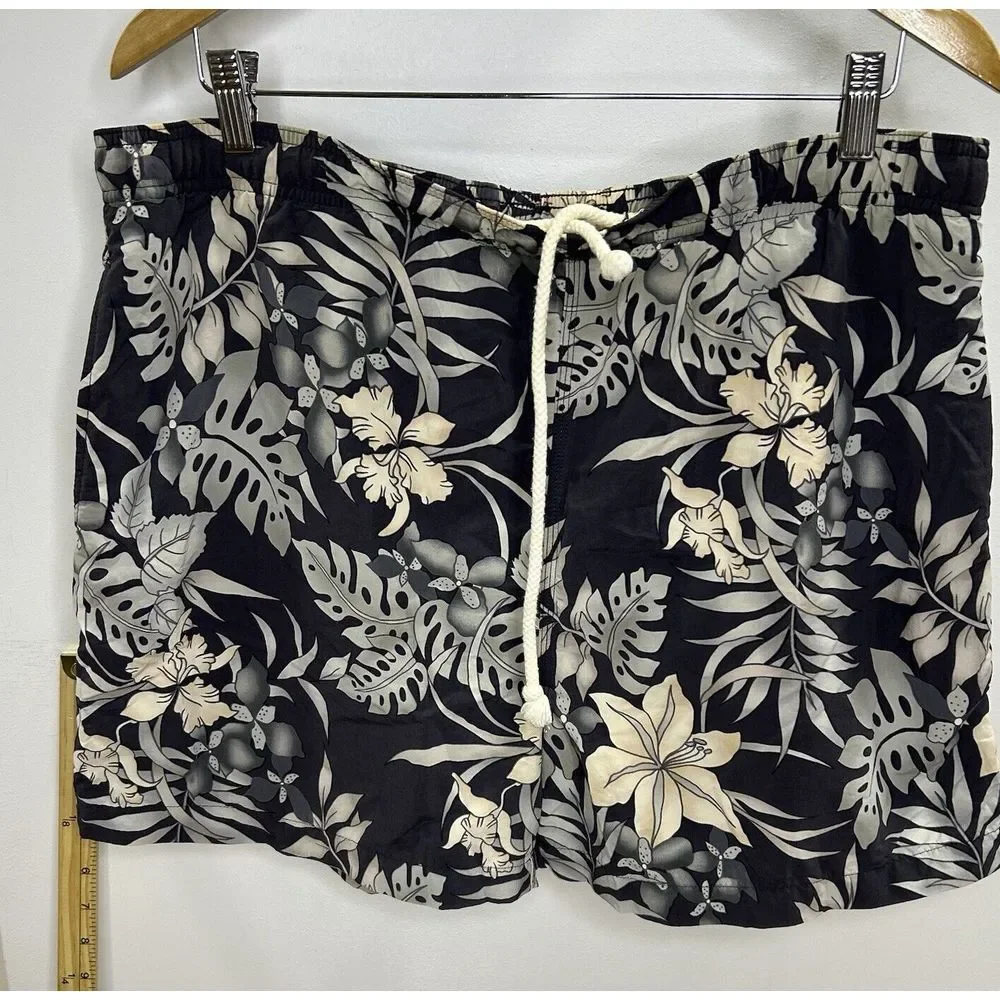 Tommy Bahama Relax Swim Trunks Black‎ & White Hawaiian Print M